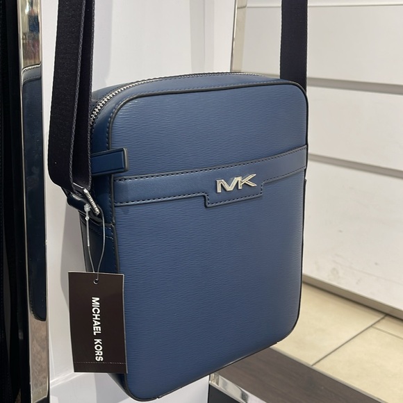 Michael Kors Cooper Flight Crossbody Bag
Navy 
NWT - Picture 14 of 16